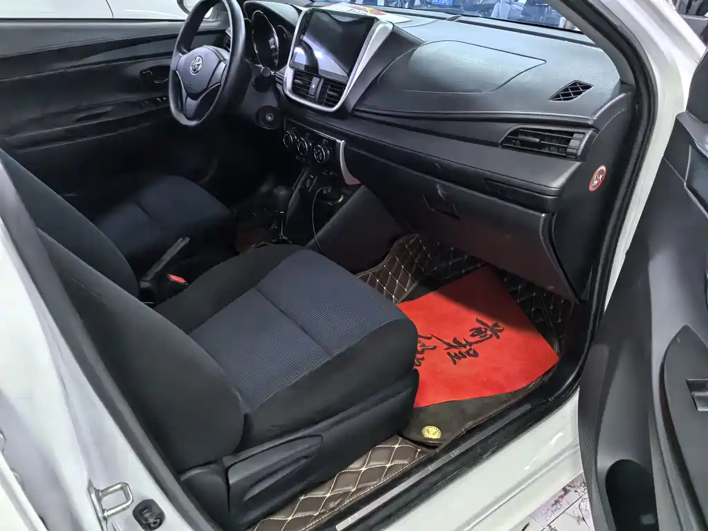 Toyota Yaris L 2019 — фото 10