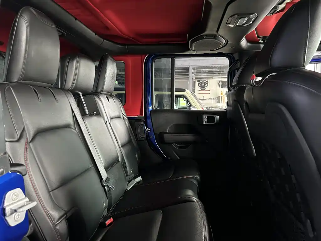 Jeep Wrangler 2020 — фото 16