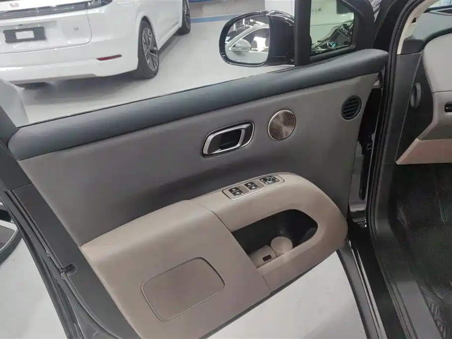 Li Auto i8 2026
