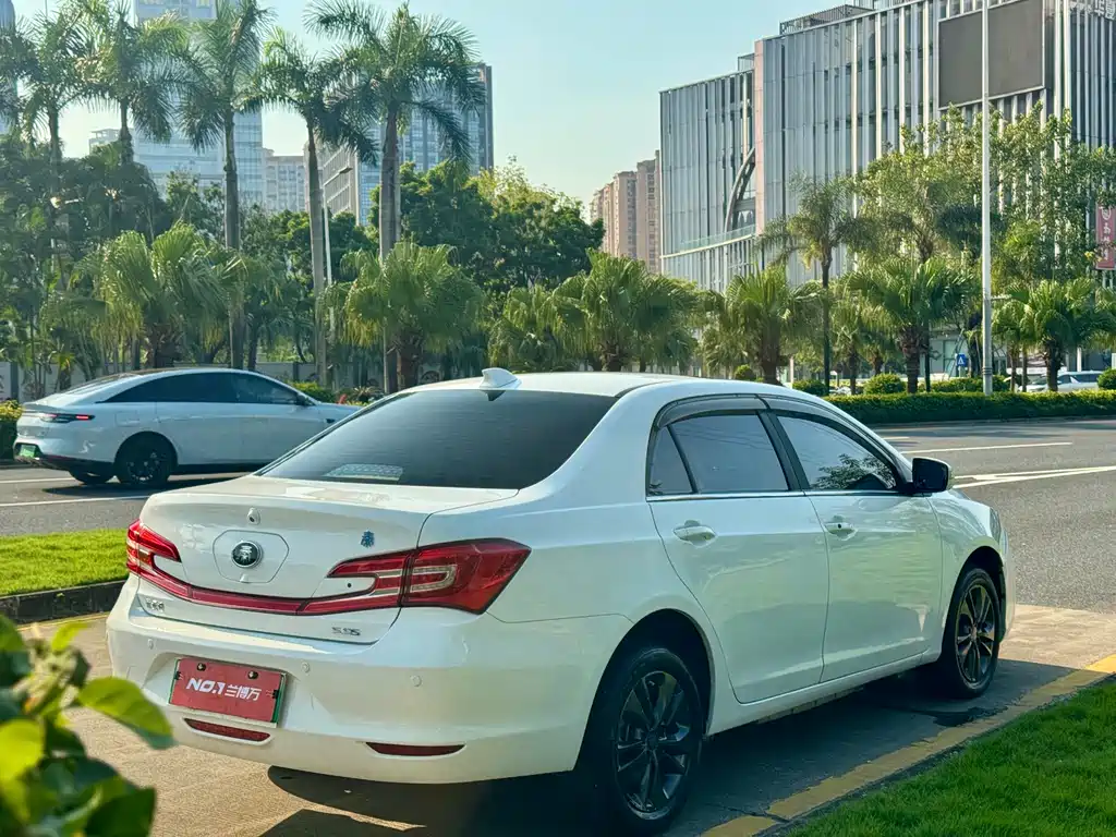 BYD Qin NEV 2017 — фото 9