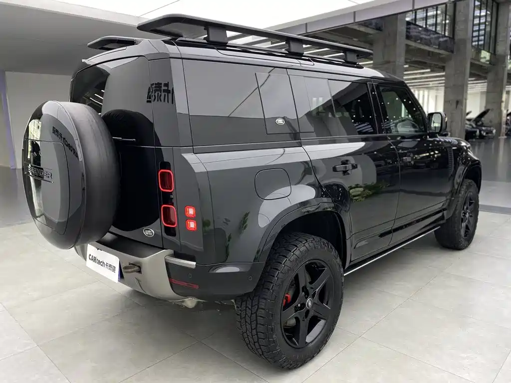 Land Rover Defender 2023 — фото 34