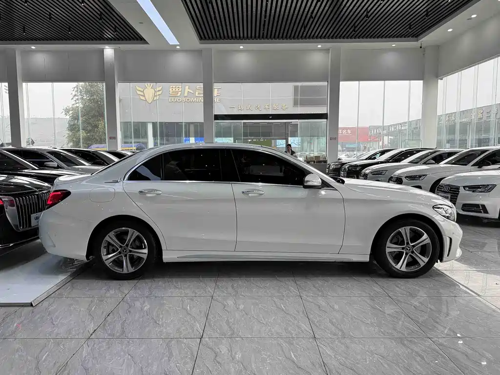 Mercedes-Benz C-Class 2019 — фото 6