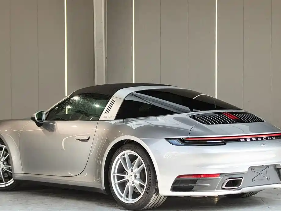 Porsche 911 2021 — фото 16