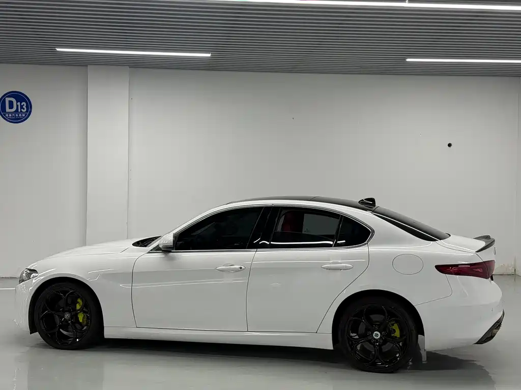 Alfa Romeo Giulia 2017 — фото 17
