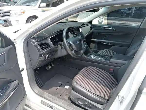 Ford Taurus 2017