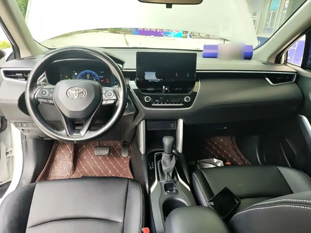 Toyota Corolla Cross 2023 — фото 10