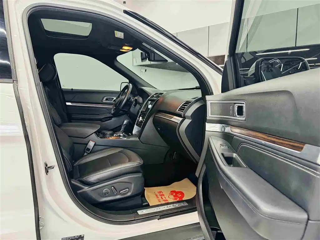 Ford Explorer 2018 — фото 27