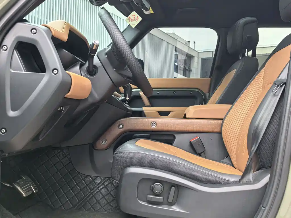 Land Rover Defender 2021