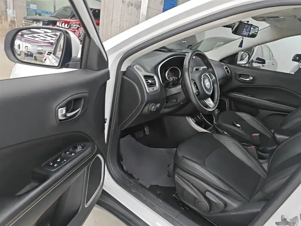Jeep Compass 2019 — фото 16