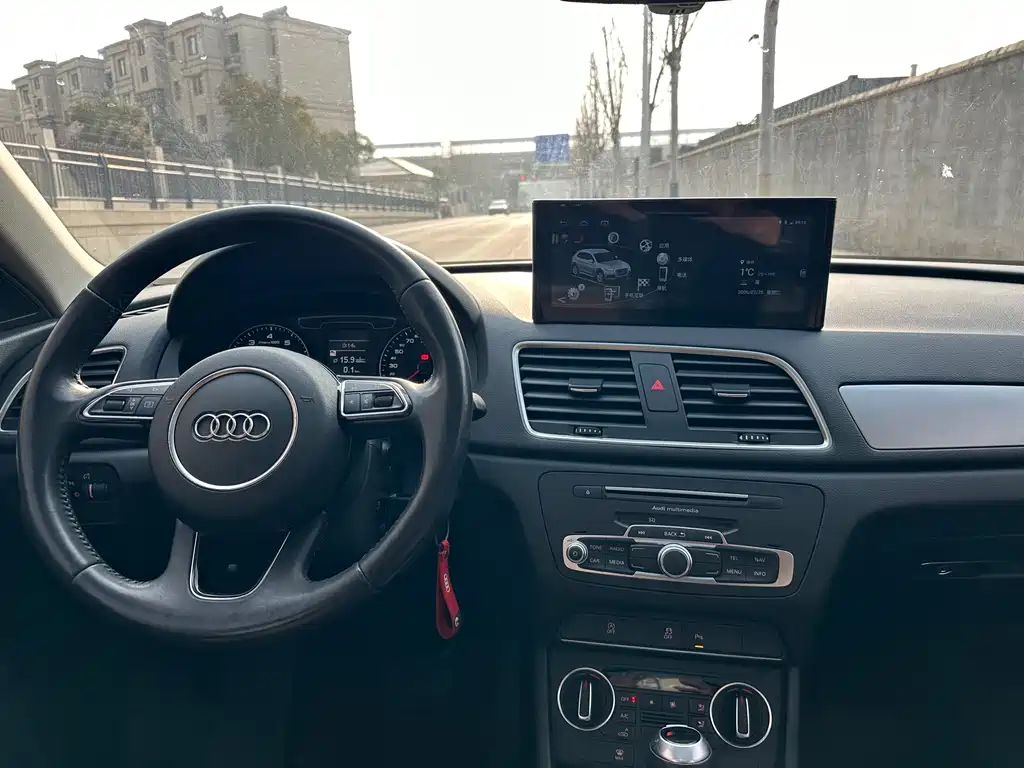 Audi Q3 2016 — фото 15