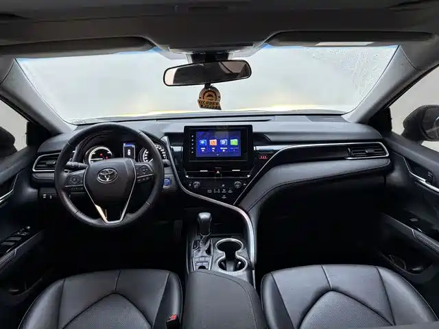 Toyota Camry 2023 — фото 12