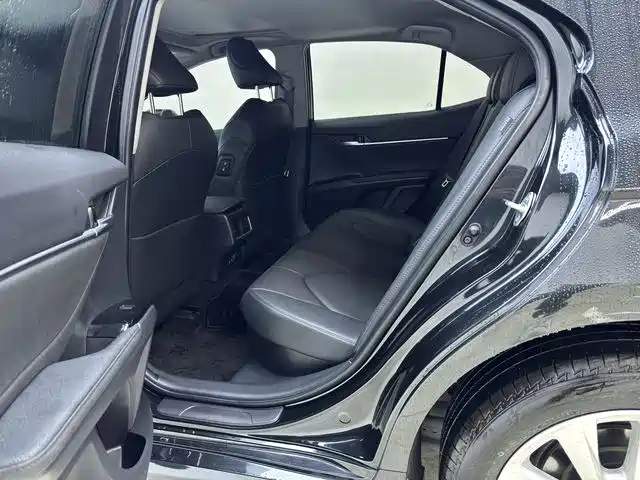 Toyota Camry 2023 — фото 16