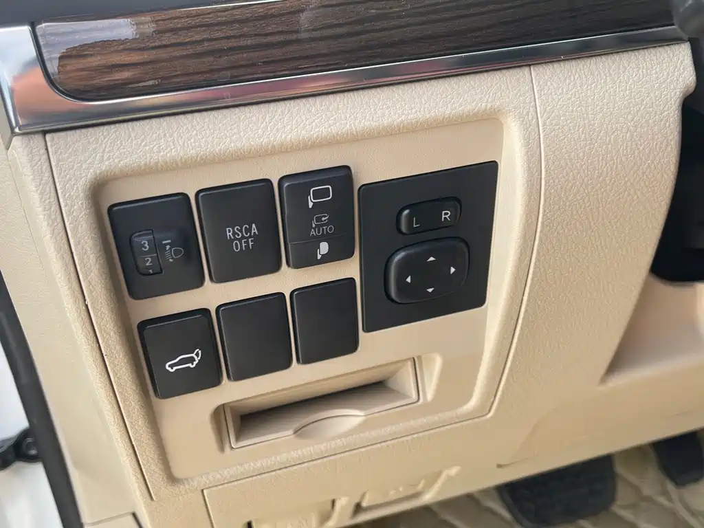 Toyota Land Cruiser 2019 — фото 10
