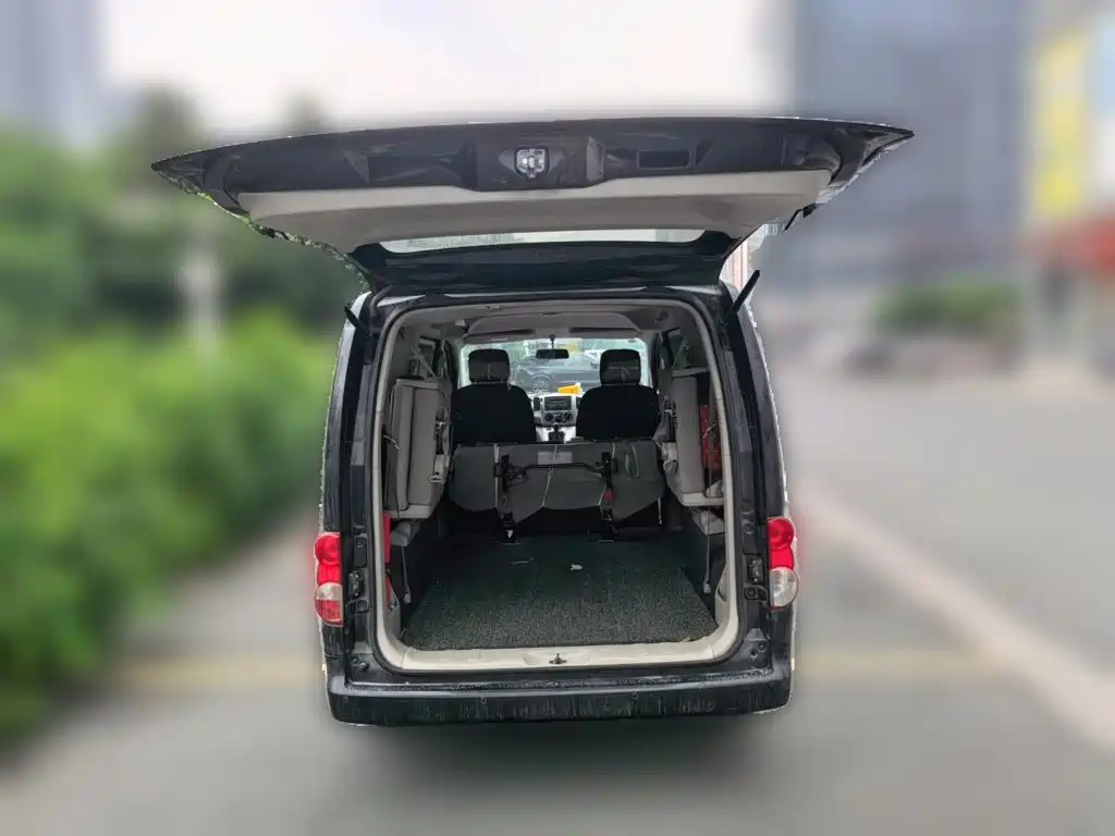 Nissan NV200 2017 — фото 10