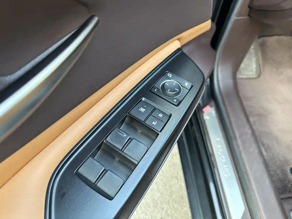 Lexus ES 2020 — фото 10