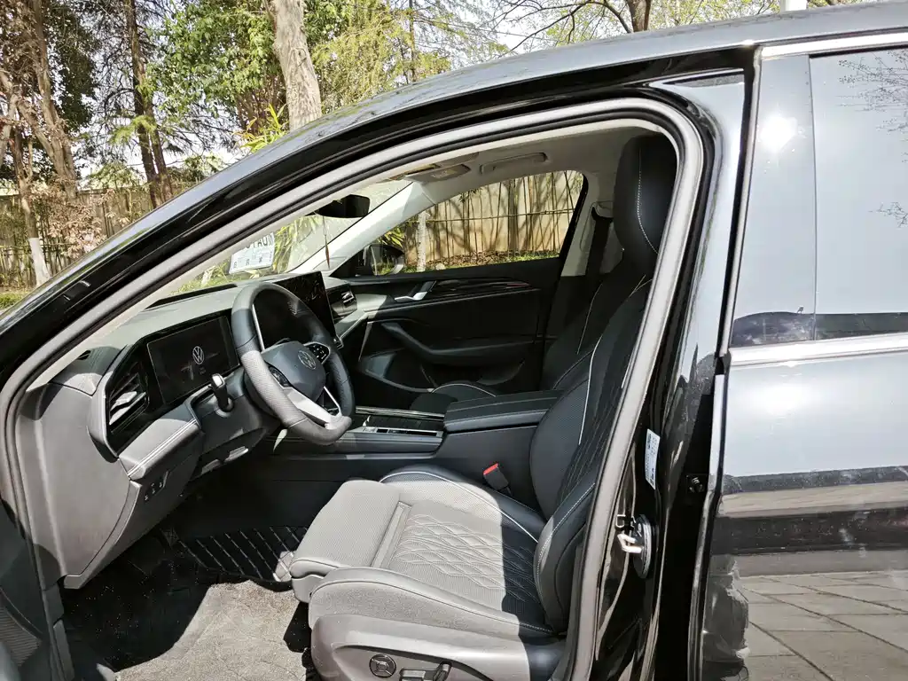 Volkswagen Magotan 2025