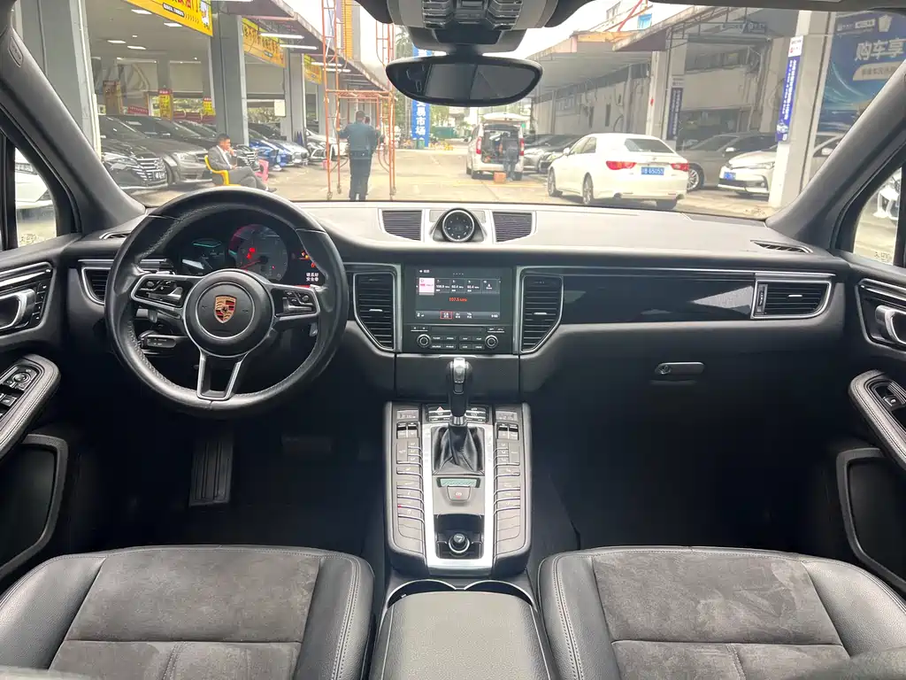 Porsche Macan 2017 — фото 11