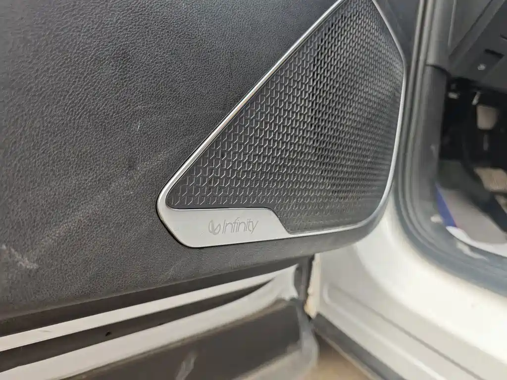 BYD Song L DM-i 2024 — фото 14