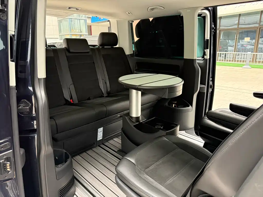 Volkswagen Multivan 2017 — фото 28