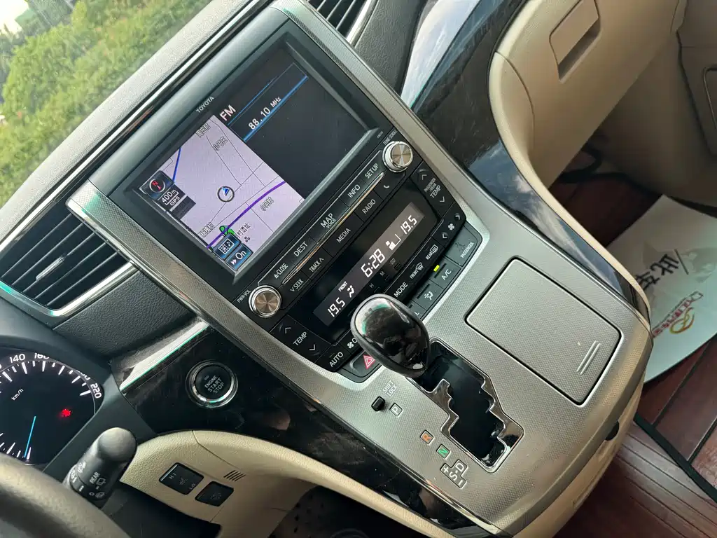 Toyota Alphard 2014