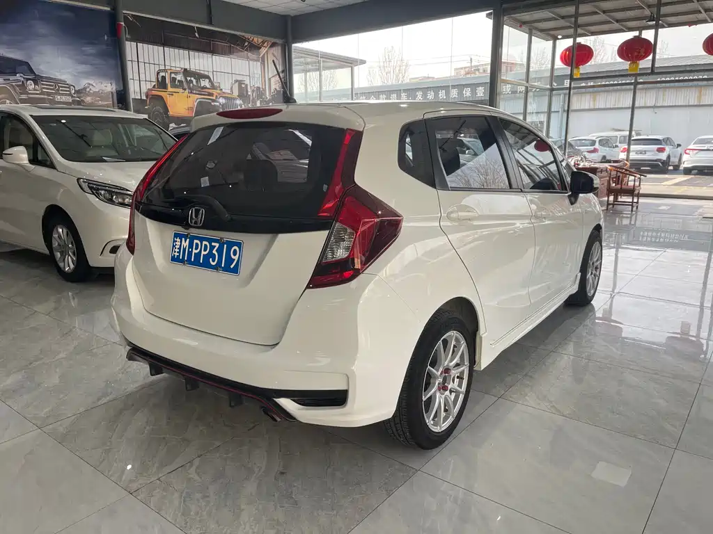 Honda Fit 2018 — фото 9