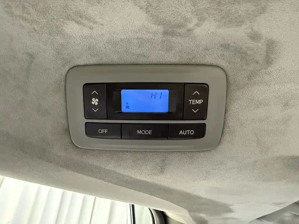 Toyota Sienna 2015 — фото 23