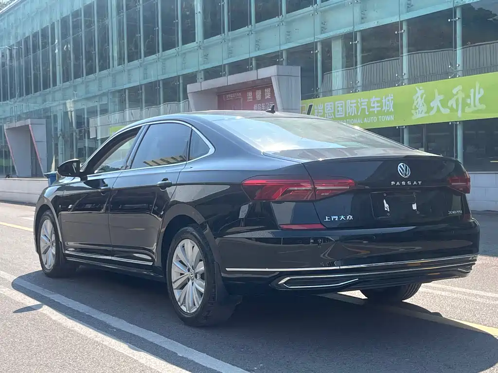 Volkswagen Passat 2019 — фото 12