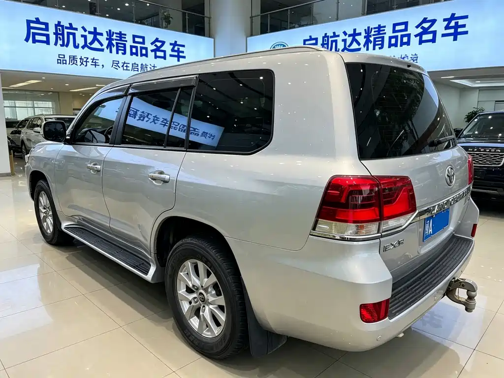 Toyota Land Cruiser 2020 — фото 5