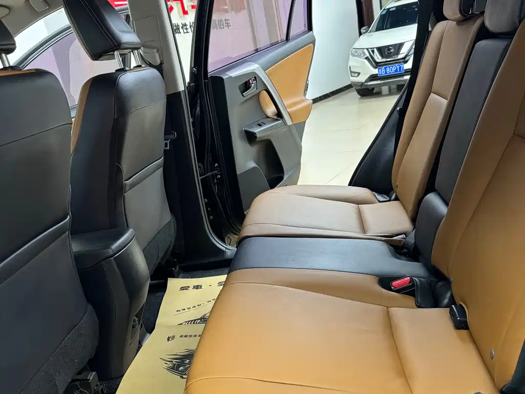 Toyota RAV4 2016 — фото 10