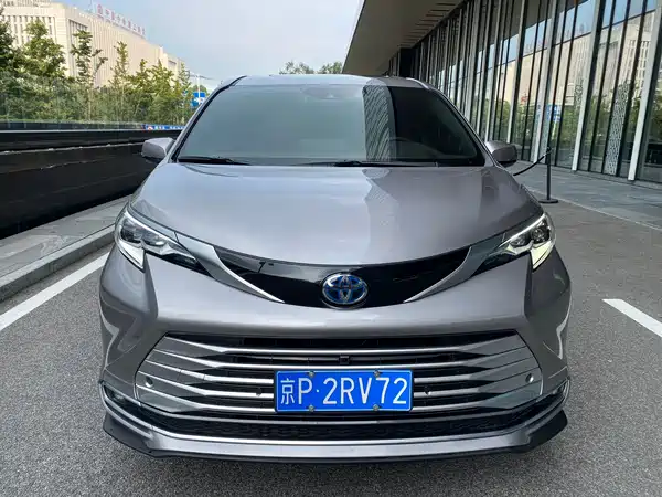Toyota Sienna 2024