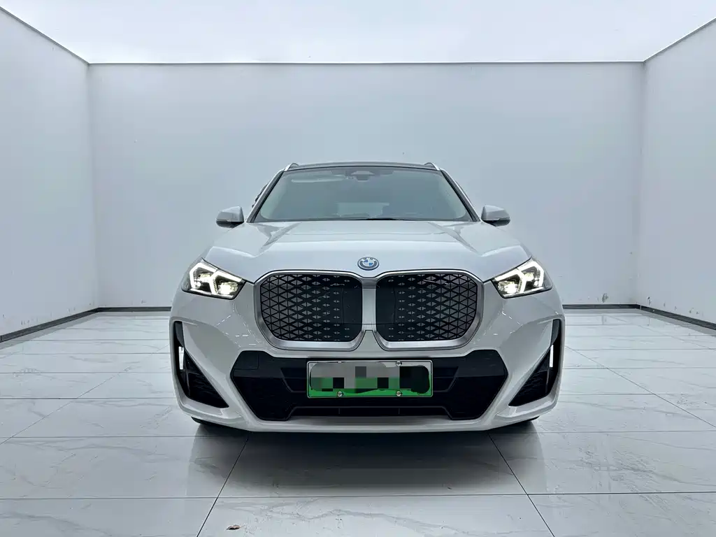 BMW iX1 2024