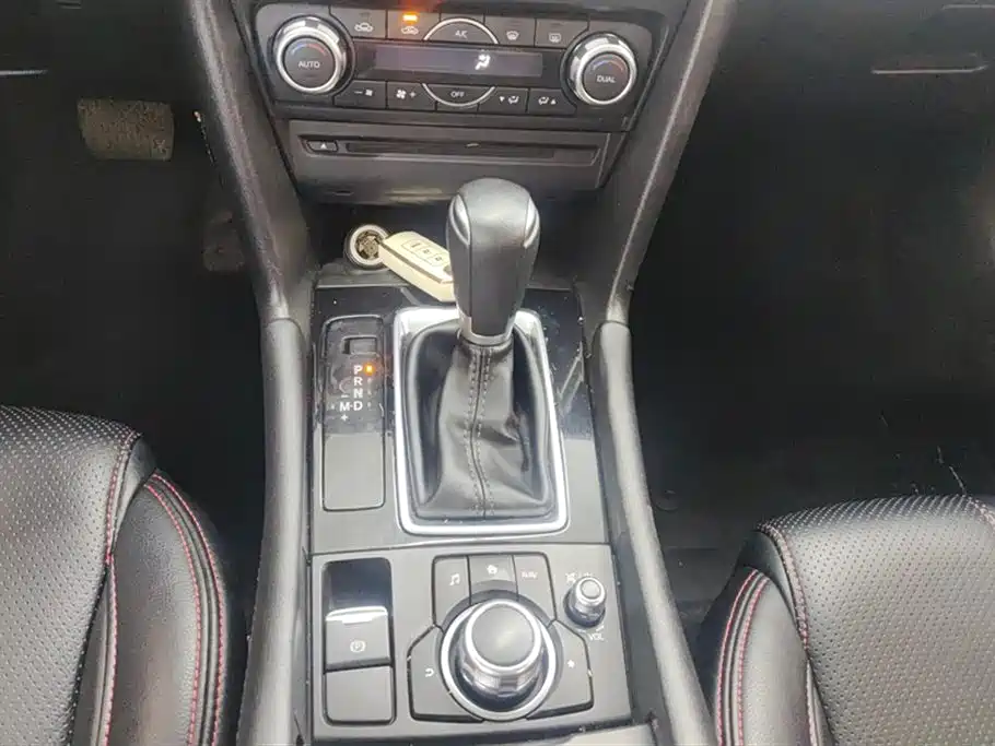 Mazda 3 Axela 2019 — фото 16