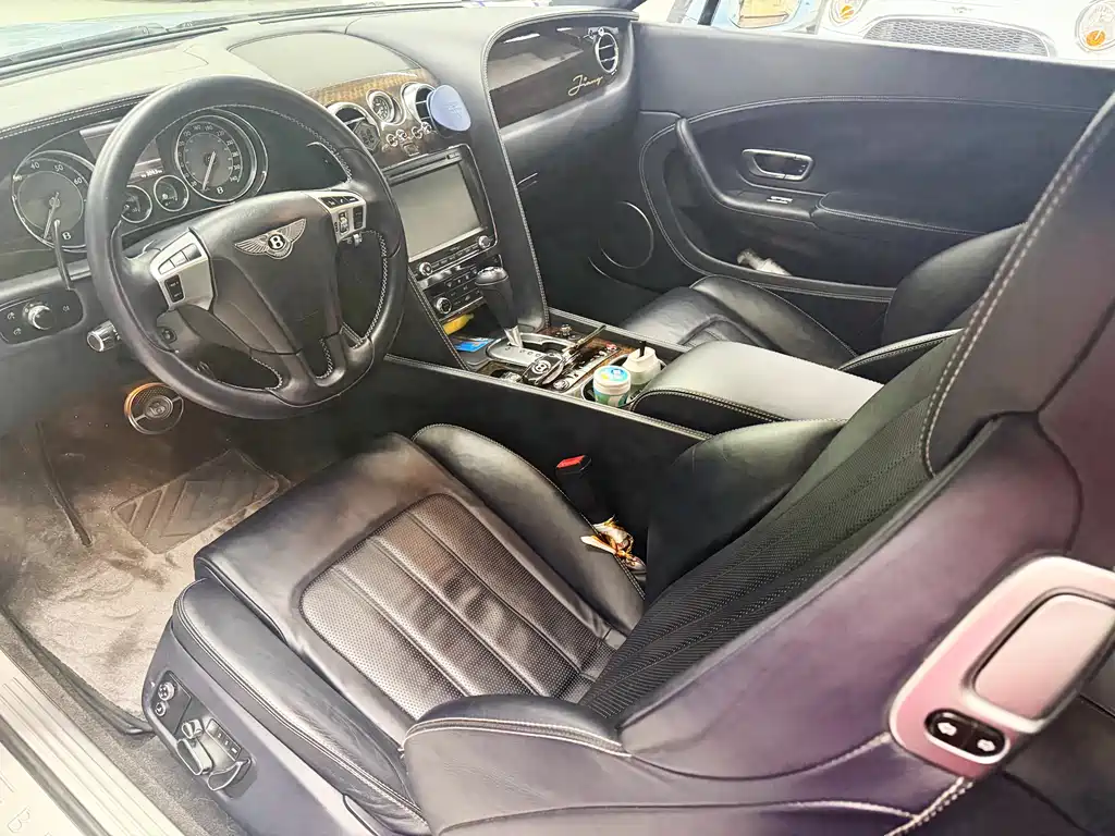 Bentley Continental 2013 — фото 12