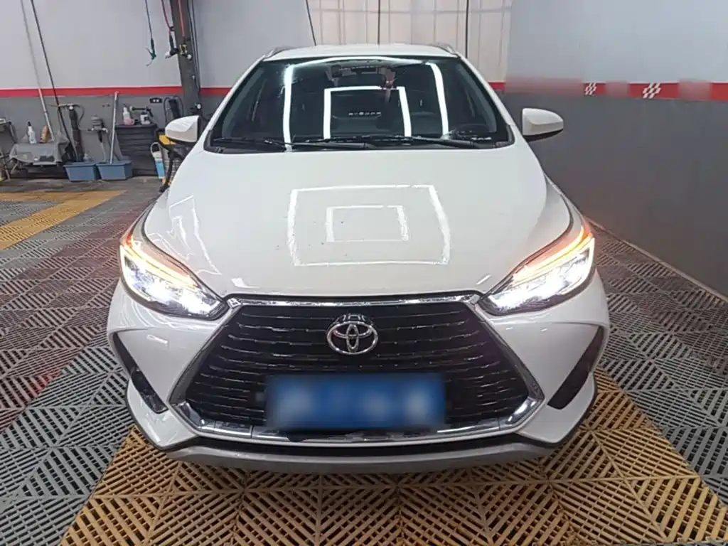 Toyota Yaris L 2023