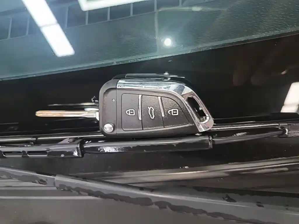 Toyota Yaris L 2023 — фото 9