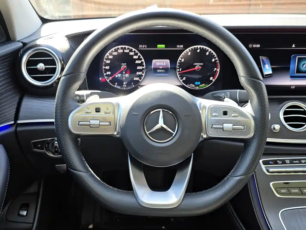 Mercedes-Benz E-Class 2020 — фото 15