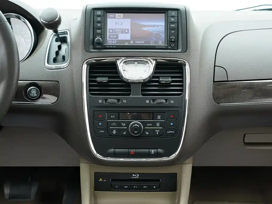 Chrysler Grand Voyager 2017 — фото 17