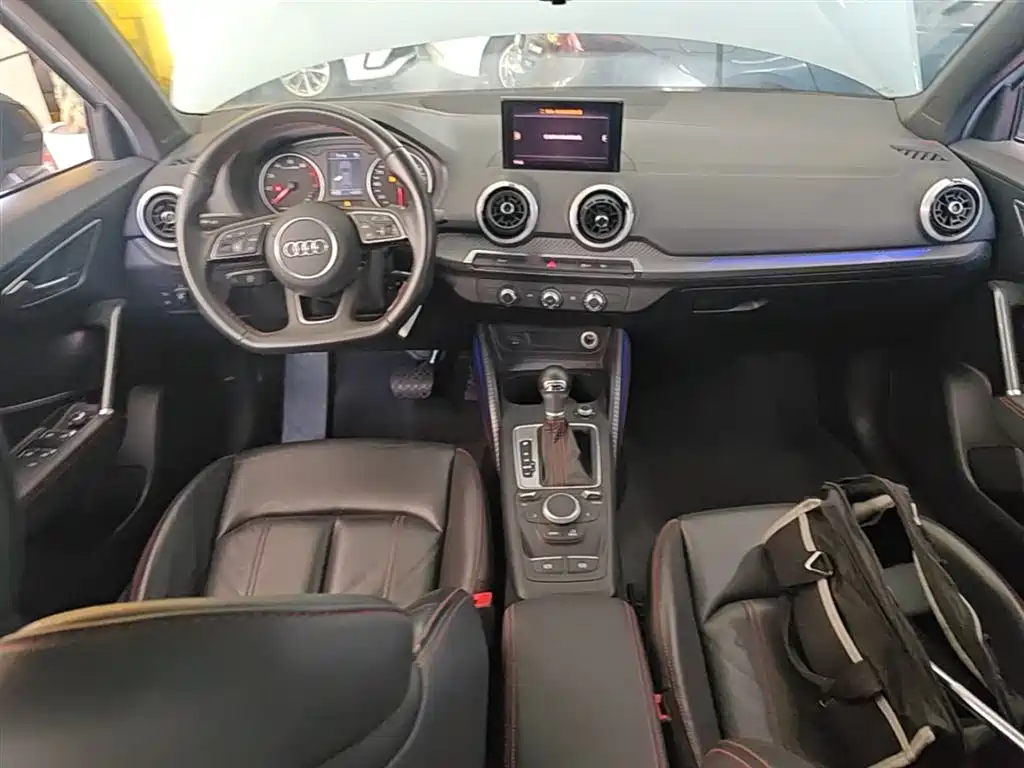 Audi Q2L 2023 — фото 10
