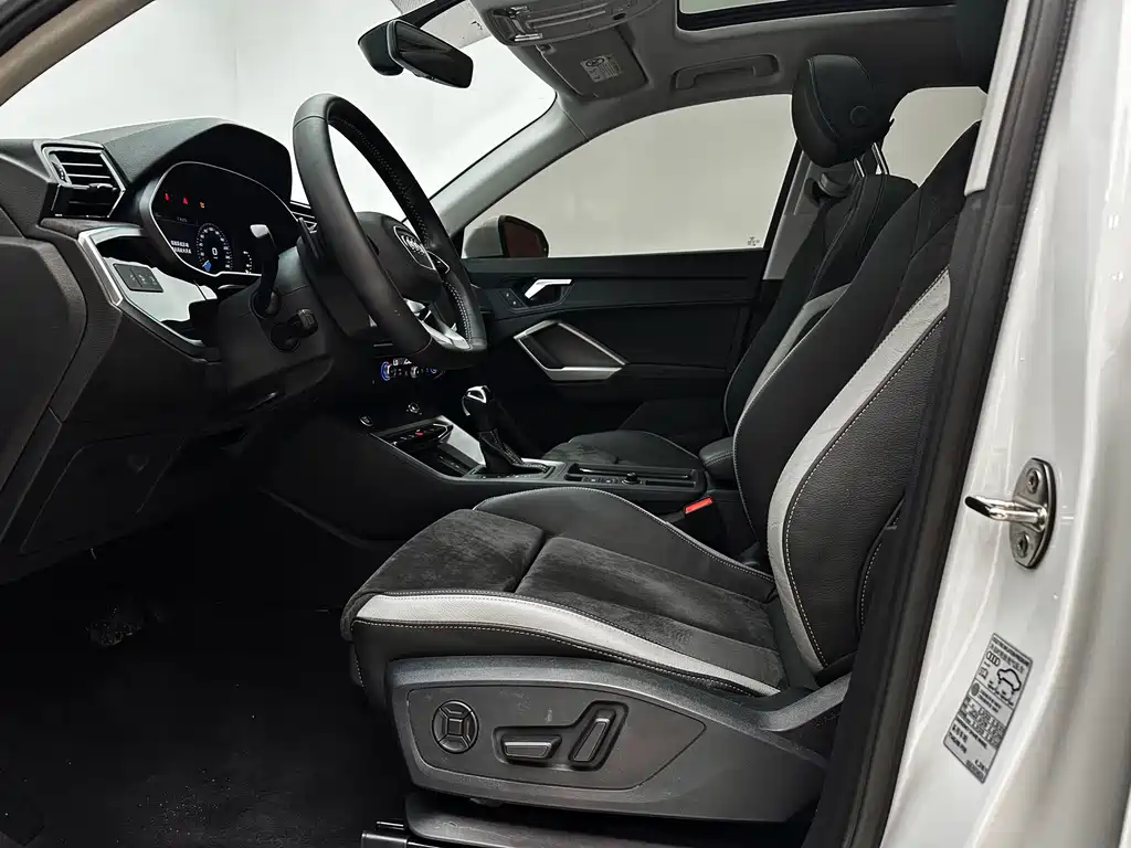 Audi Q3 2022 — фото 12