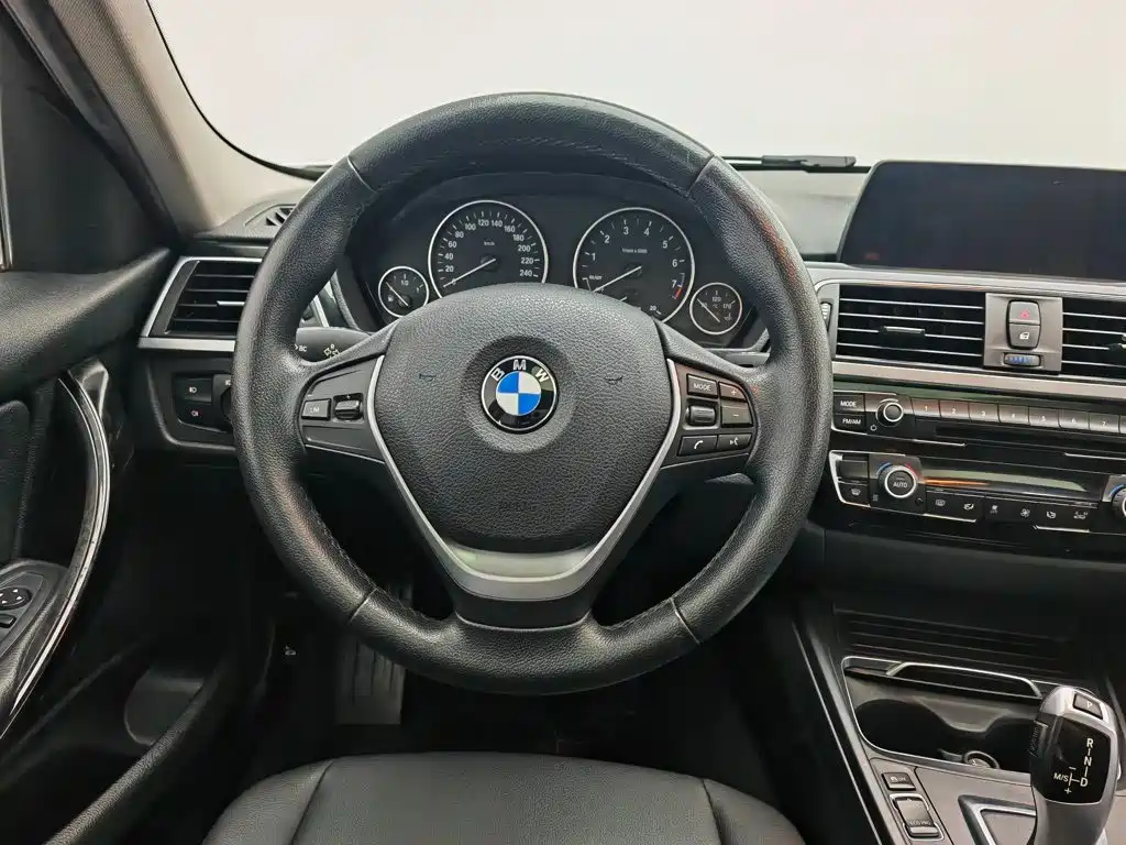 BMW 3 Series 2016 — фото 11