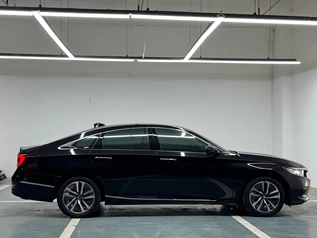 Honda Accord 2022 — фото 11