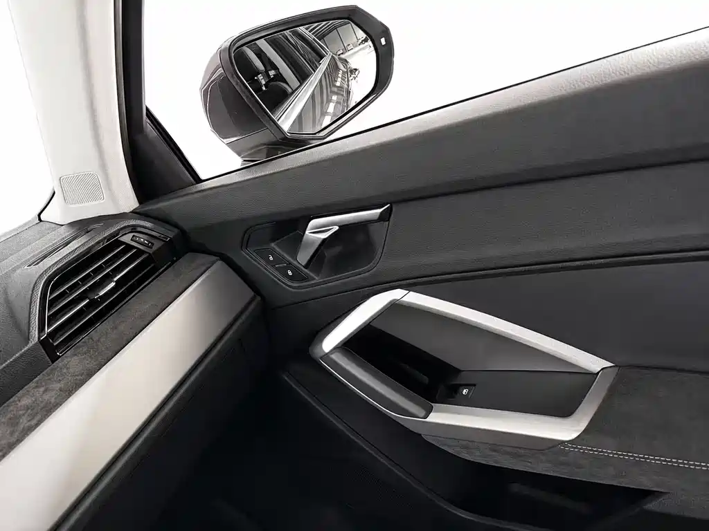 Audi Q3 2021 — фото 16