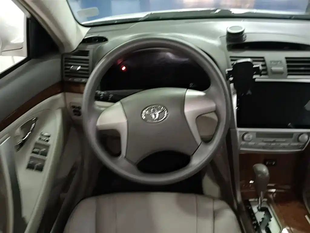 Toyota Camry 2014 — фото 11