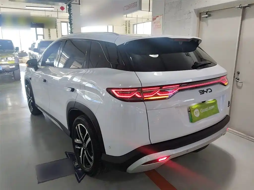 BYD L DM-i 2025 — фото 5