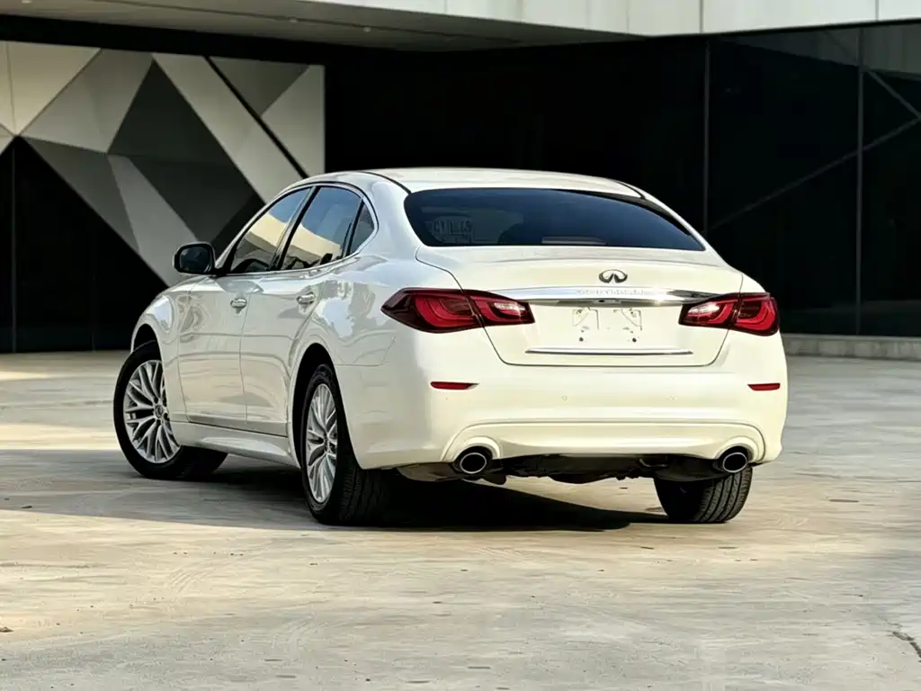 Infiniti Q70 2017