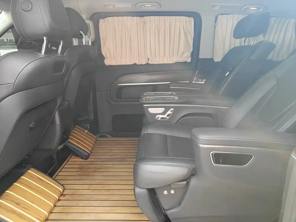 Mercedes-Benz V-Class 2023 — фото 12