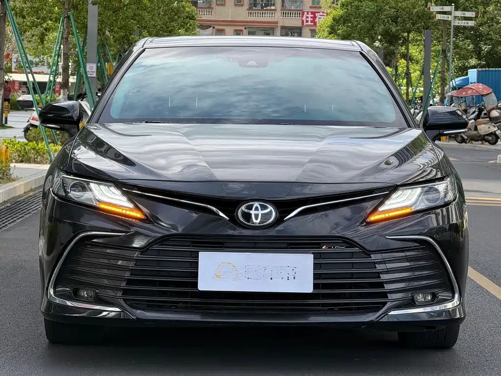 Toyota Camry 2021 — фото 2