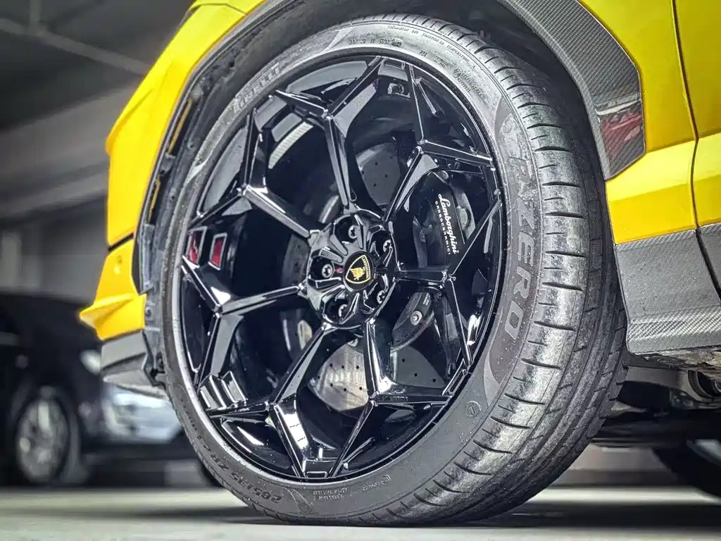 Lamborghini Urus 2023 — фото 10
