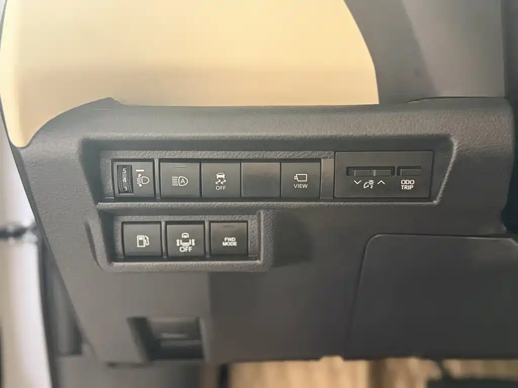 Toyota Granvia 2023 — фото 26