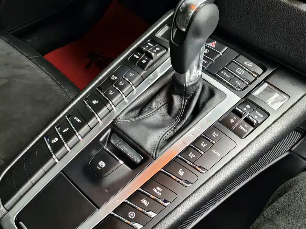 Porsche Macan 2018 — фото 13